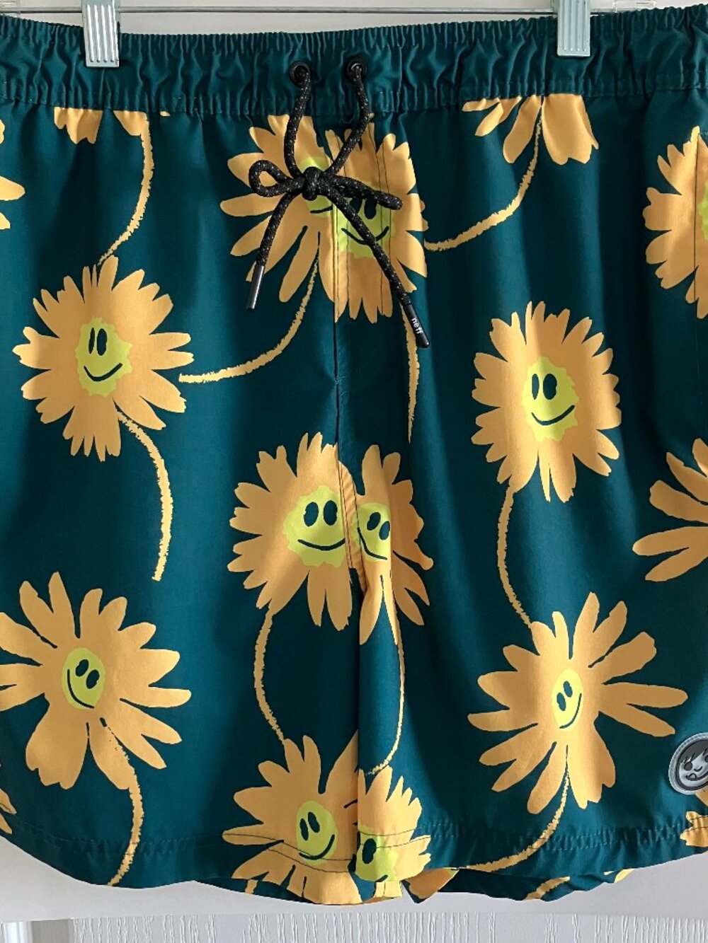 Neff Men Swimwear L Green Swim Trunks Floral Smiley Flowers Logo Embroidered 5"